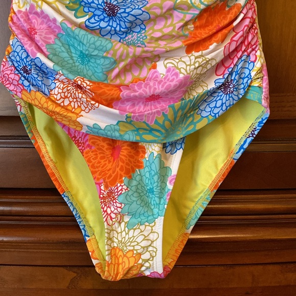 Bleu by Rod Beattie floral patterned one-piece bathing suit, size 6. - Picture 3 of 12